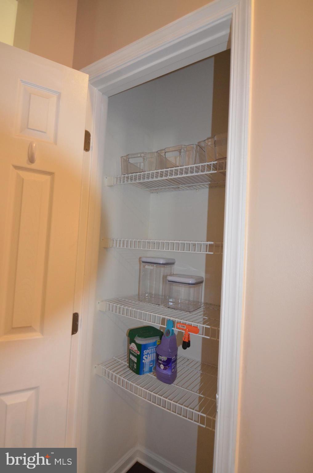 ESTATES AT ELK RUN - Residential Lease