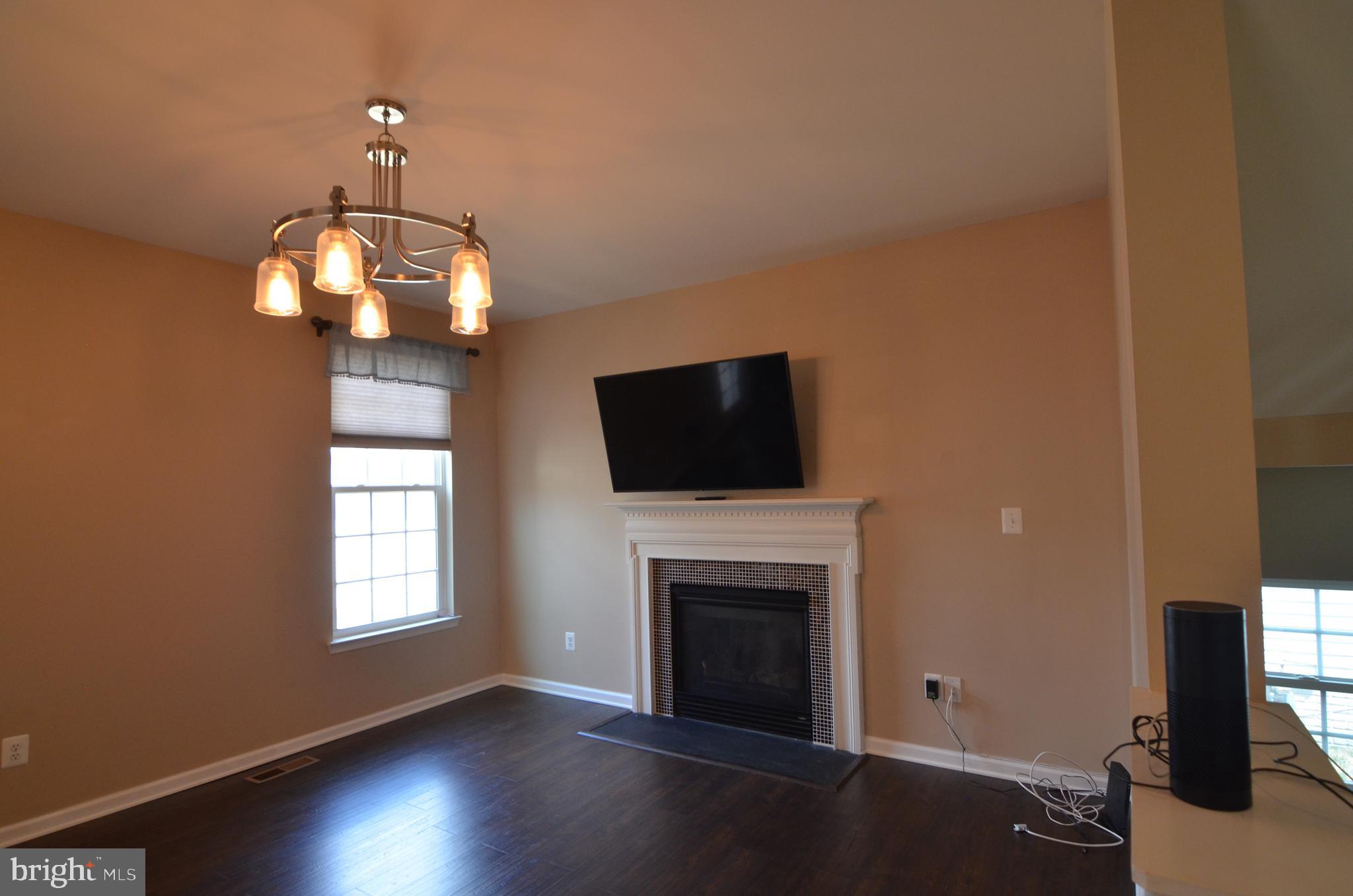 ESTATES AT ELK RUN - Residential Lease