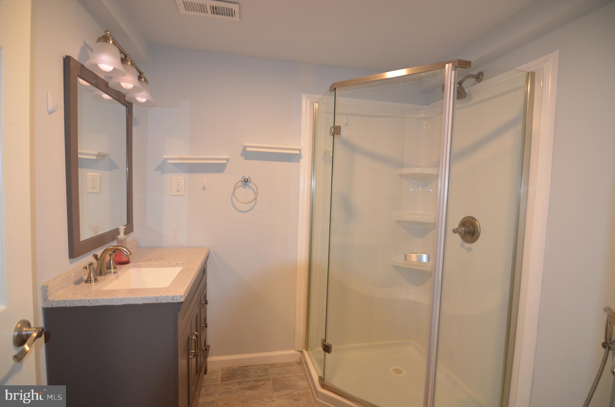 ESTATES AT ELK RUN - Residential Lease