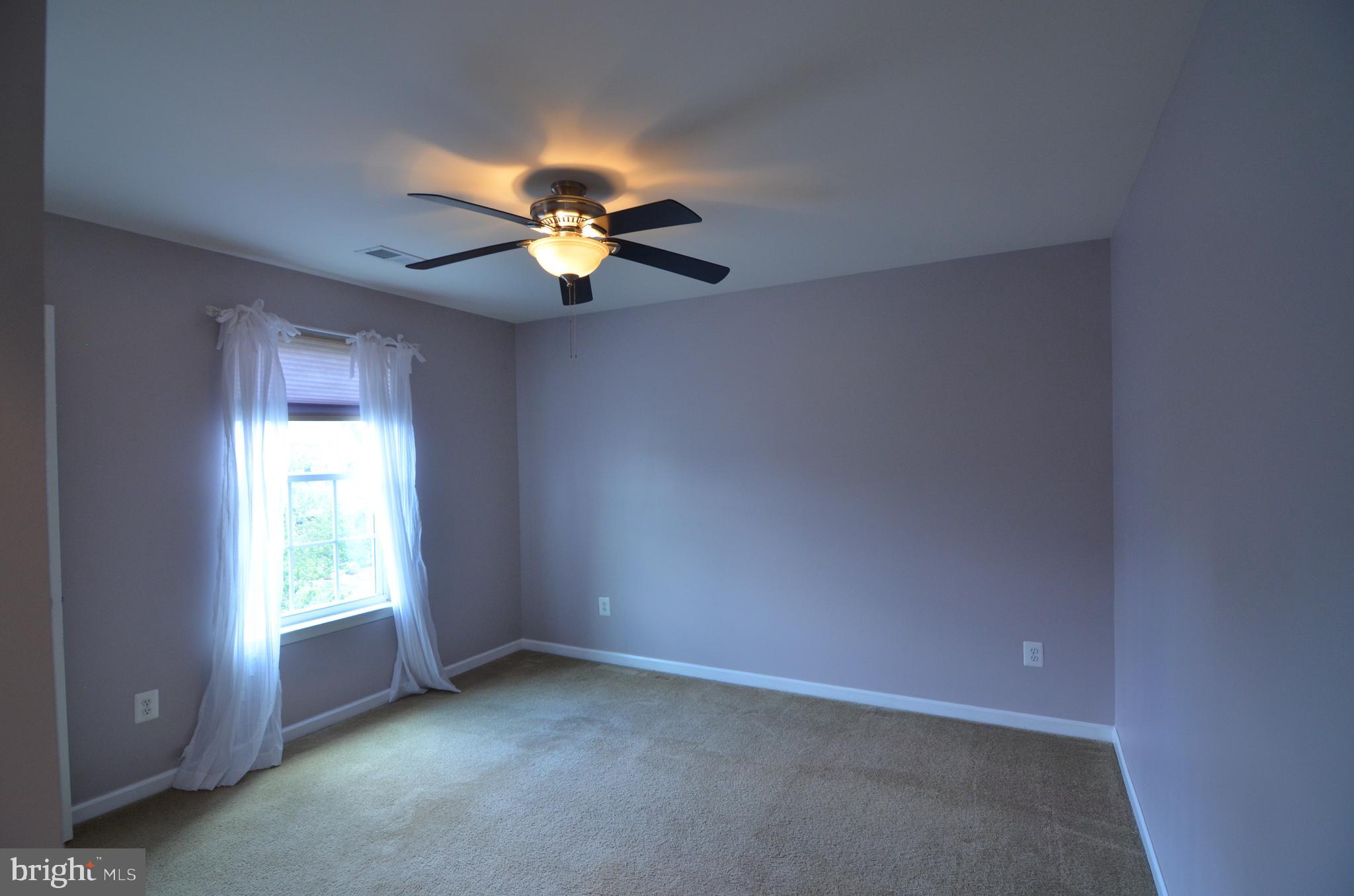 ESTATES AT ELK RUN - Residential Lease