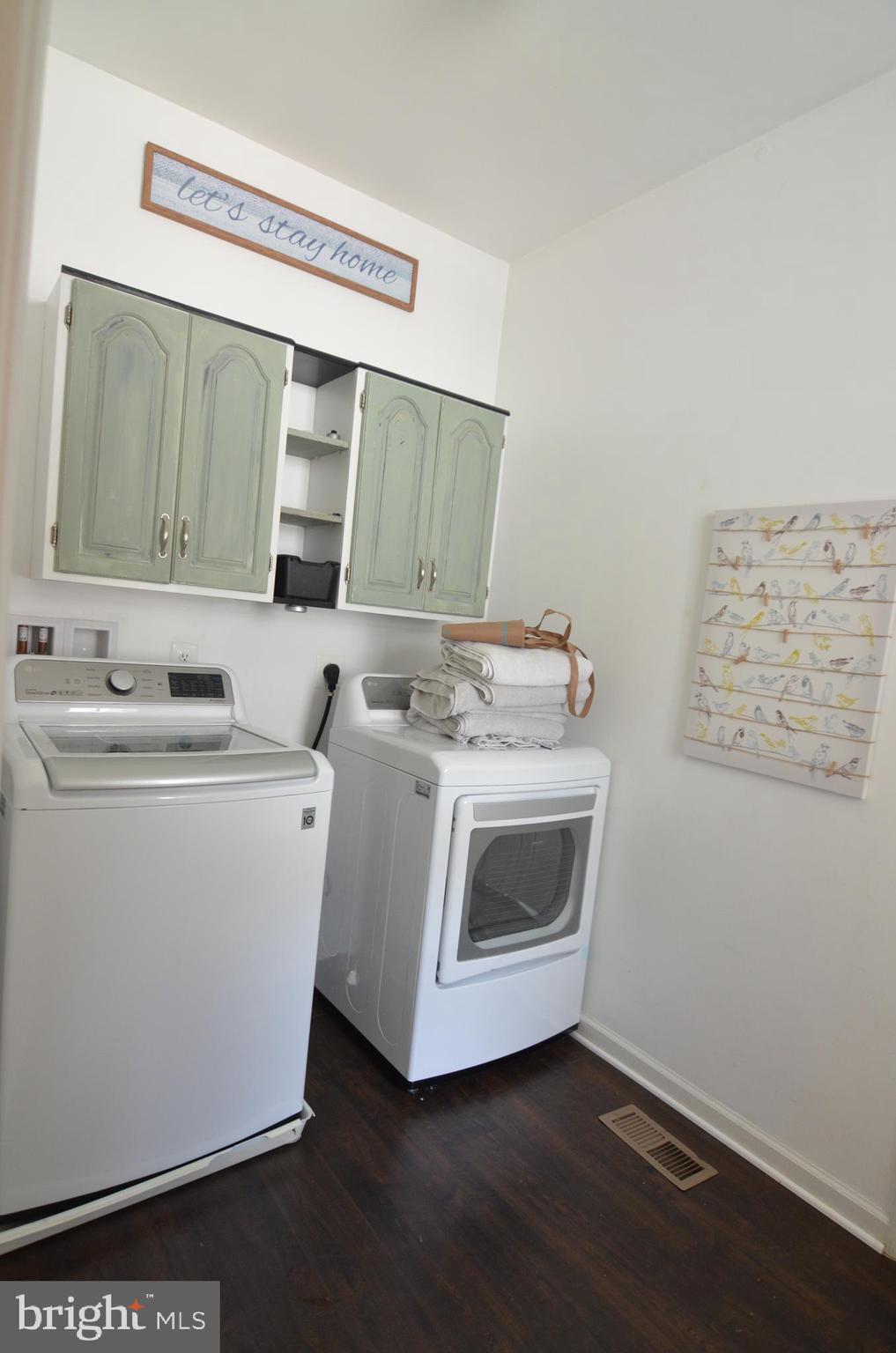 ESTATES AT ELK RUN - Residential Lease