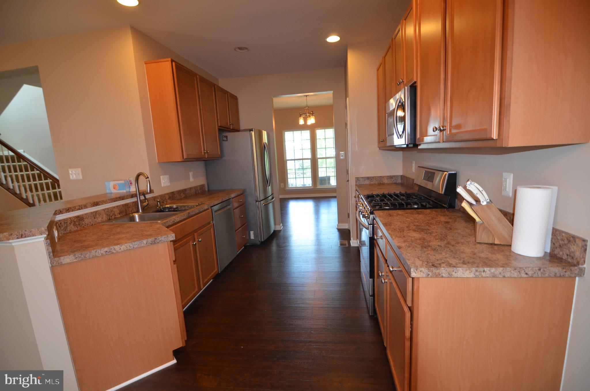 ESTATES AT ELK RUN - Residential Lease