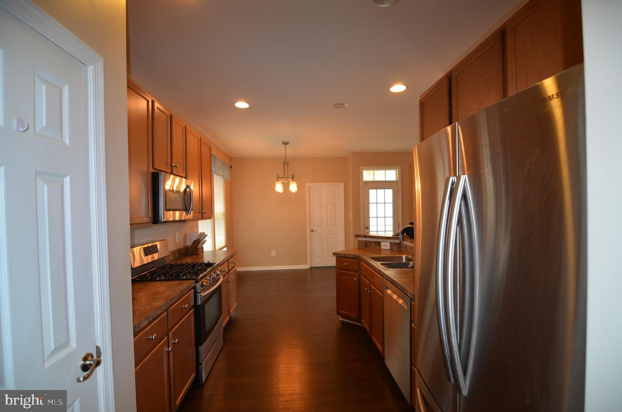 ESTATES AT ELK RUN - Residential Lease