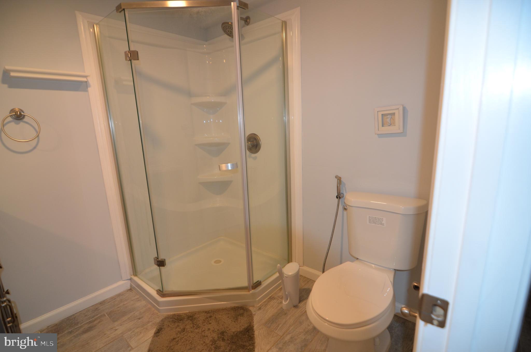 ESTATES AT ELK RUN - Residential Lease