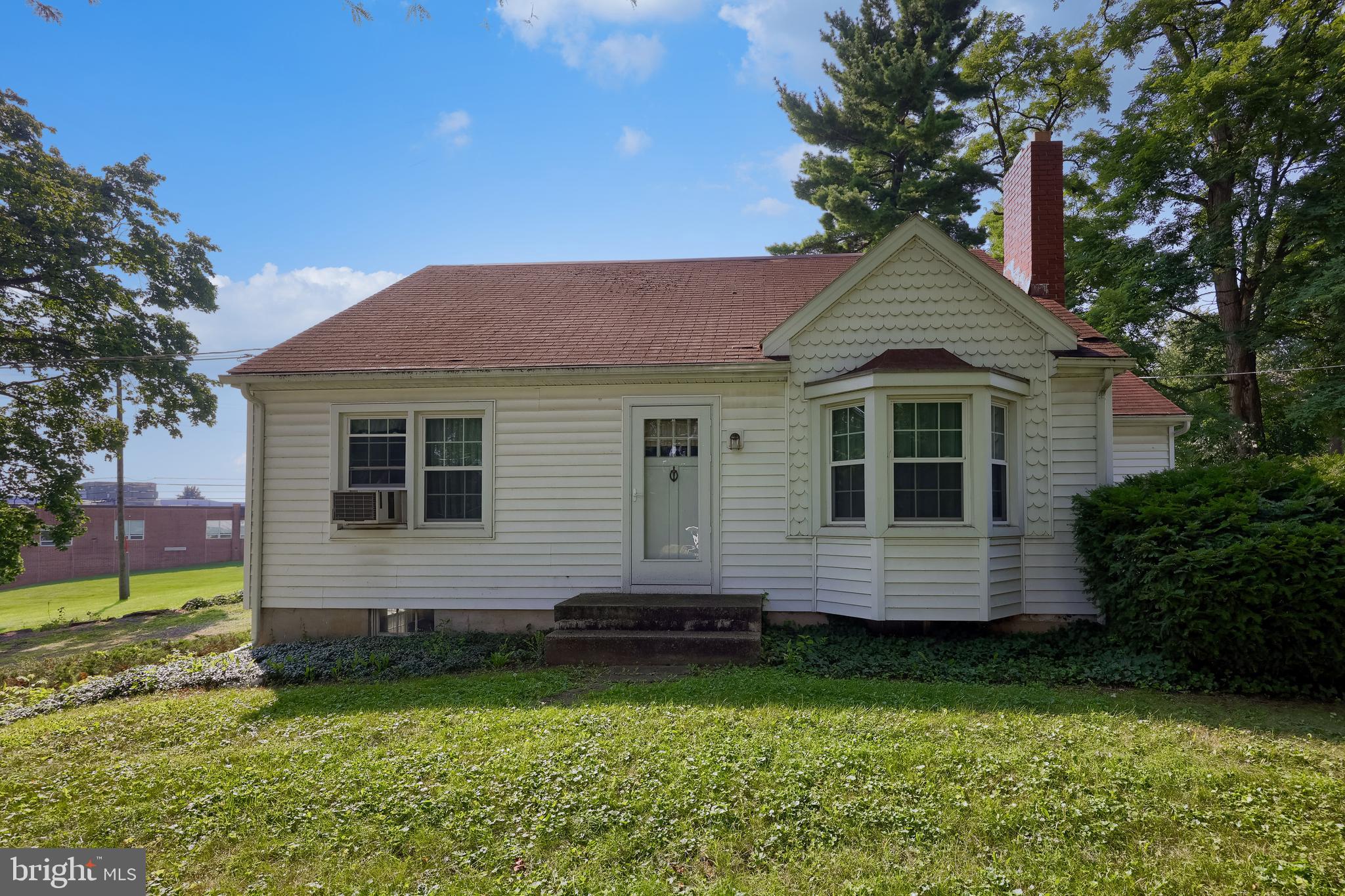 148 S ACADEMY DRIVE