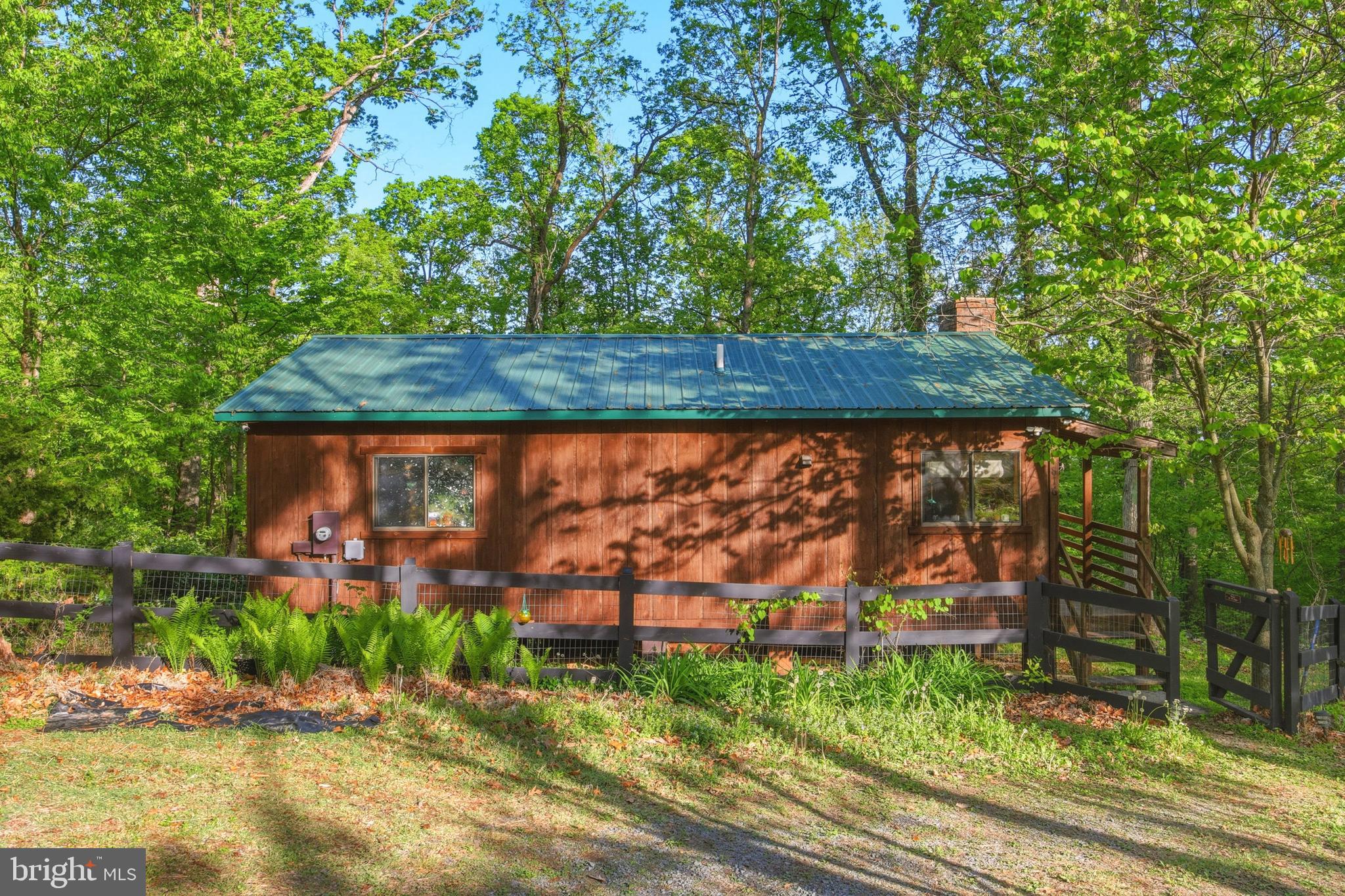 816 HILLTOP LANE