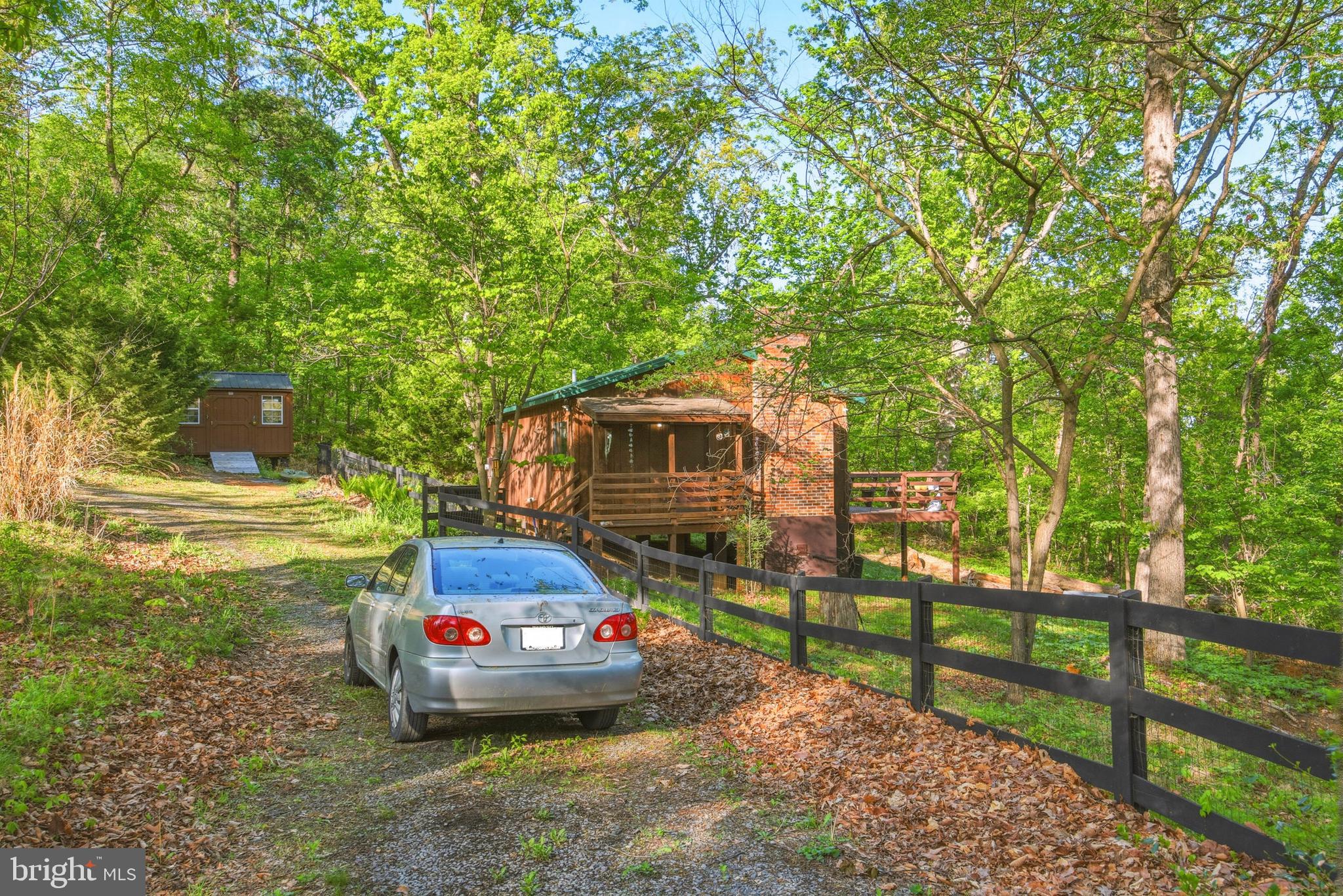 816 HILLTOP LANE