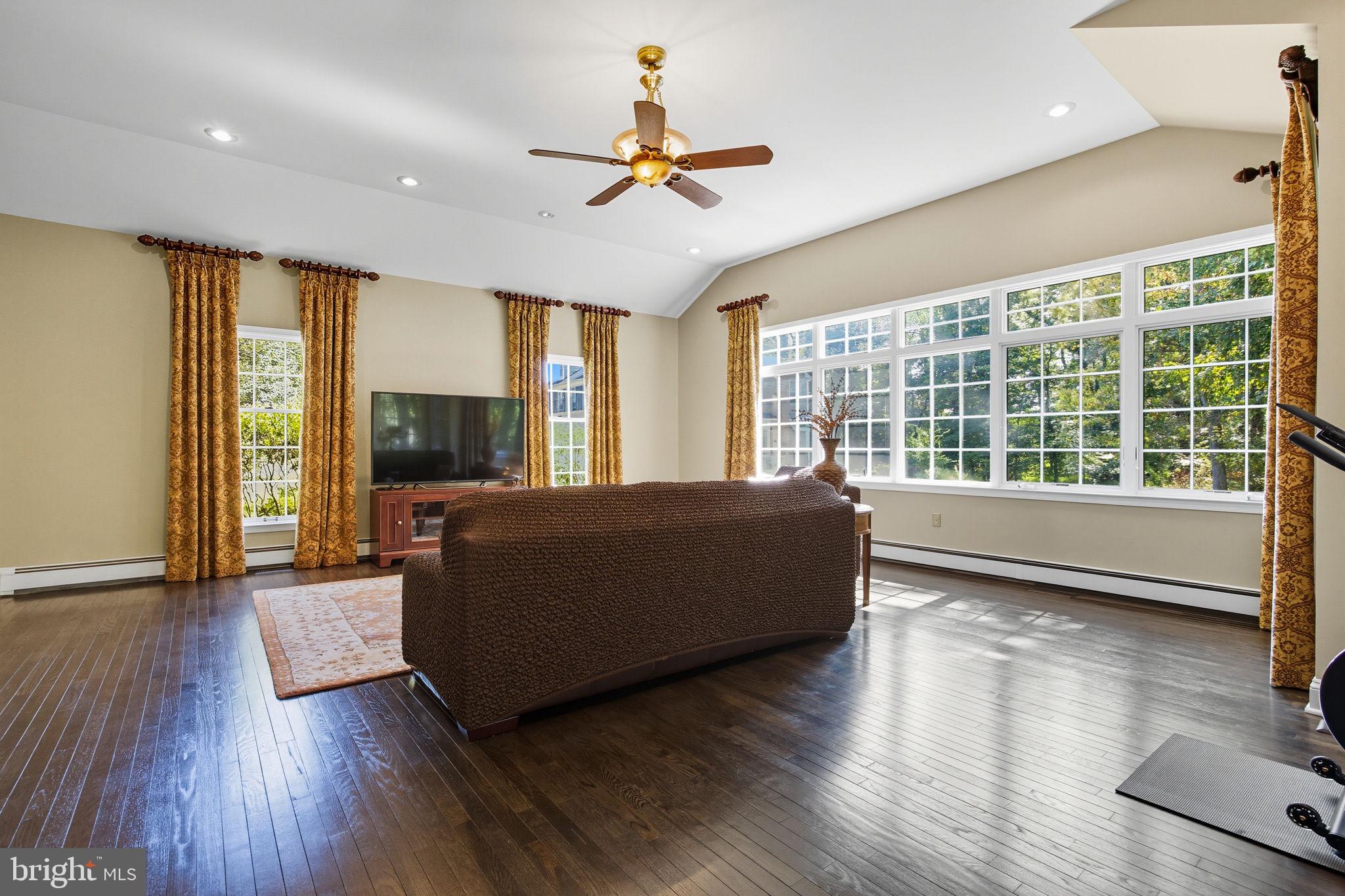 MAKEFIELD BROOK - Residential