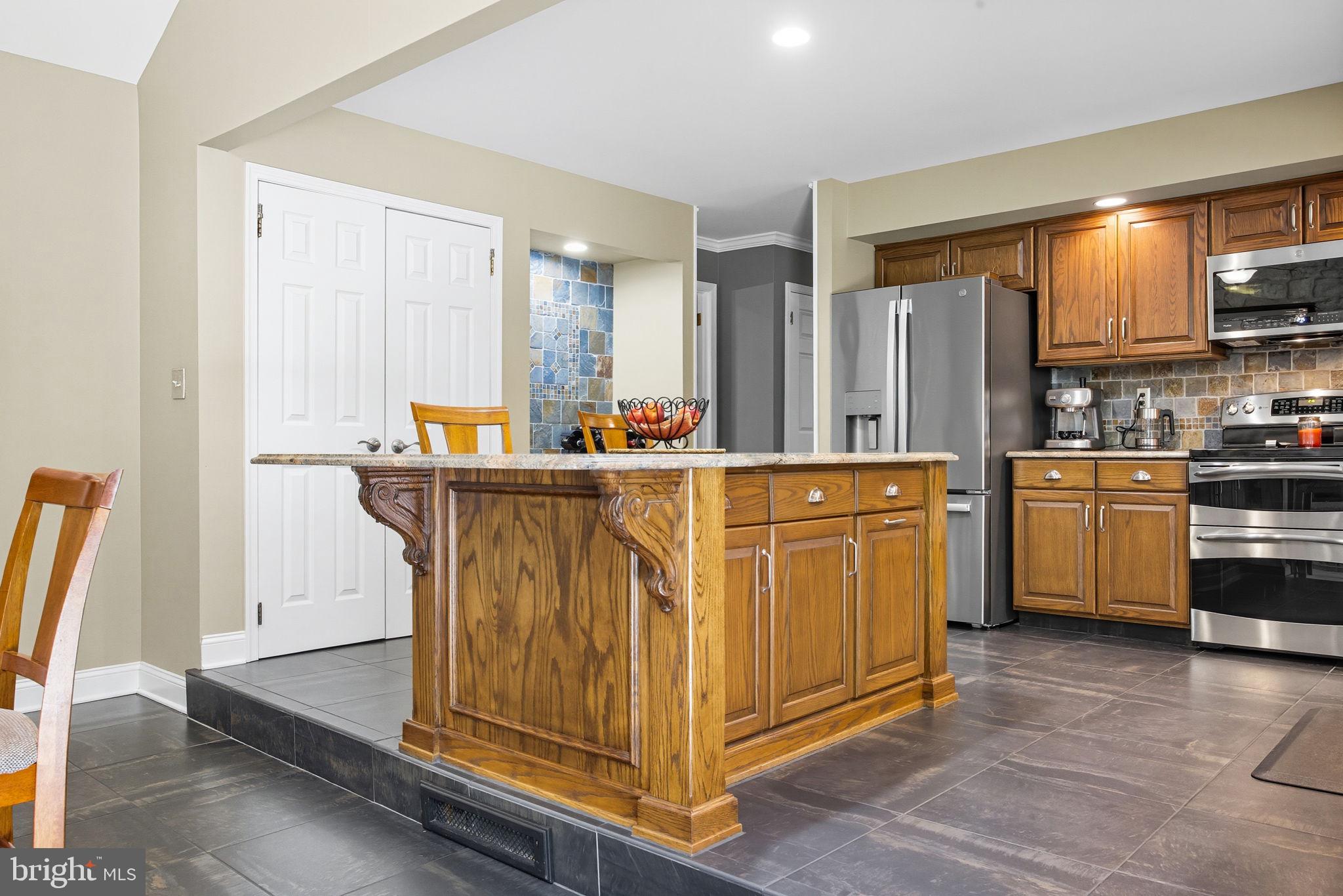 MAKEFIELD BROOK - Residential