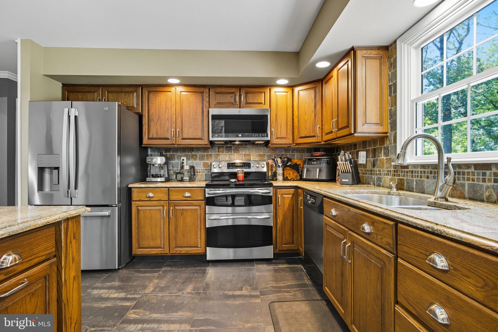 MAKEFIELD BROOK - Residential