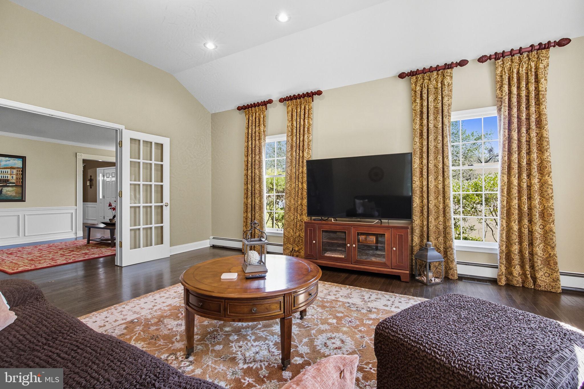 MAKEFIELD BROOK - Residential