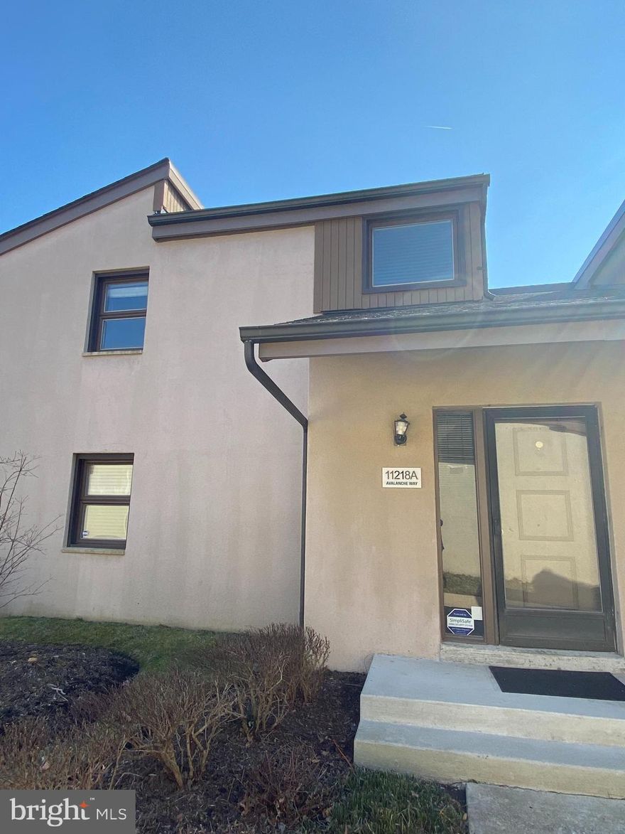 3Bed Room, 1/1 Bath, Townhome style condo, Roof with Skylight, Freshly painted, Granite countertop and Stainless steel Appliances, Updated cabinets and windows, Wood burning fireplaces, Fenced backyard and storage shed, Carport conveys, Playground, jog trails, and pools of CA is very close, Move in condition.
Offer deadline on noon by Monday (3/14)