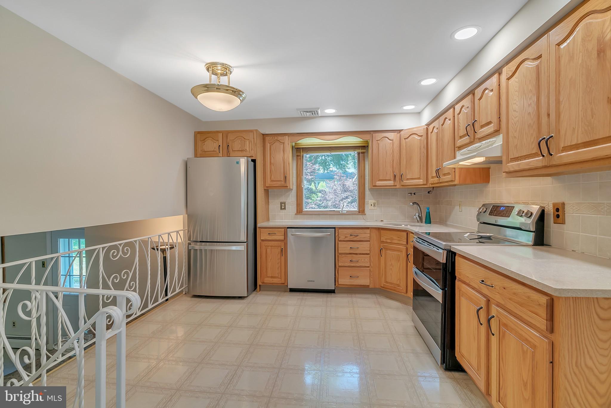 HEDGEROW WOODS - Residential