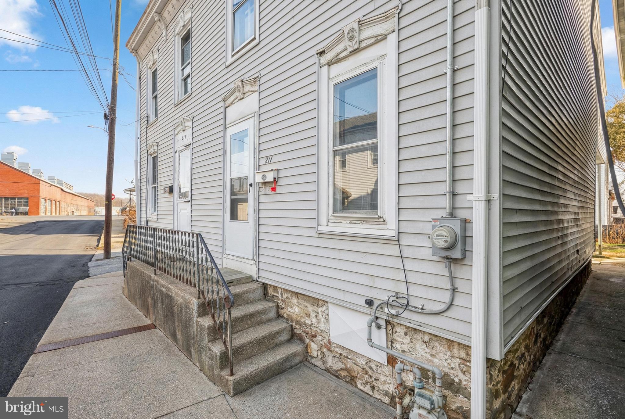 211 WASHINGTON STREET