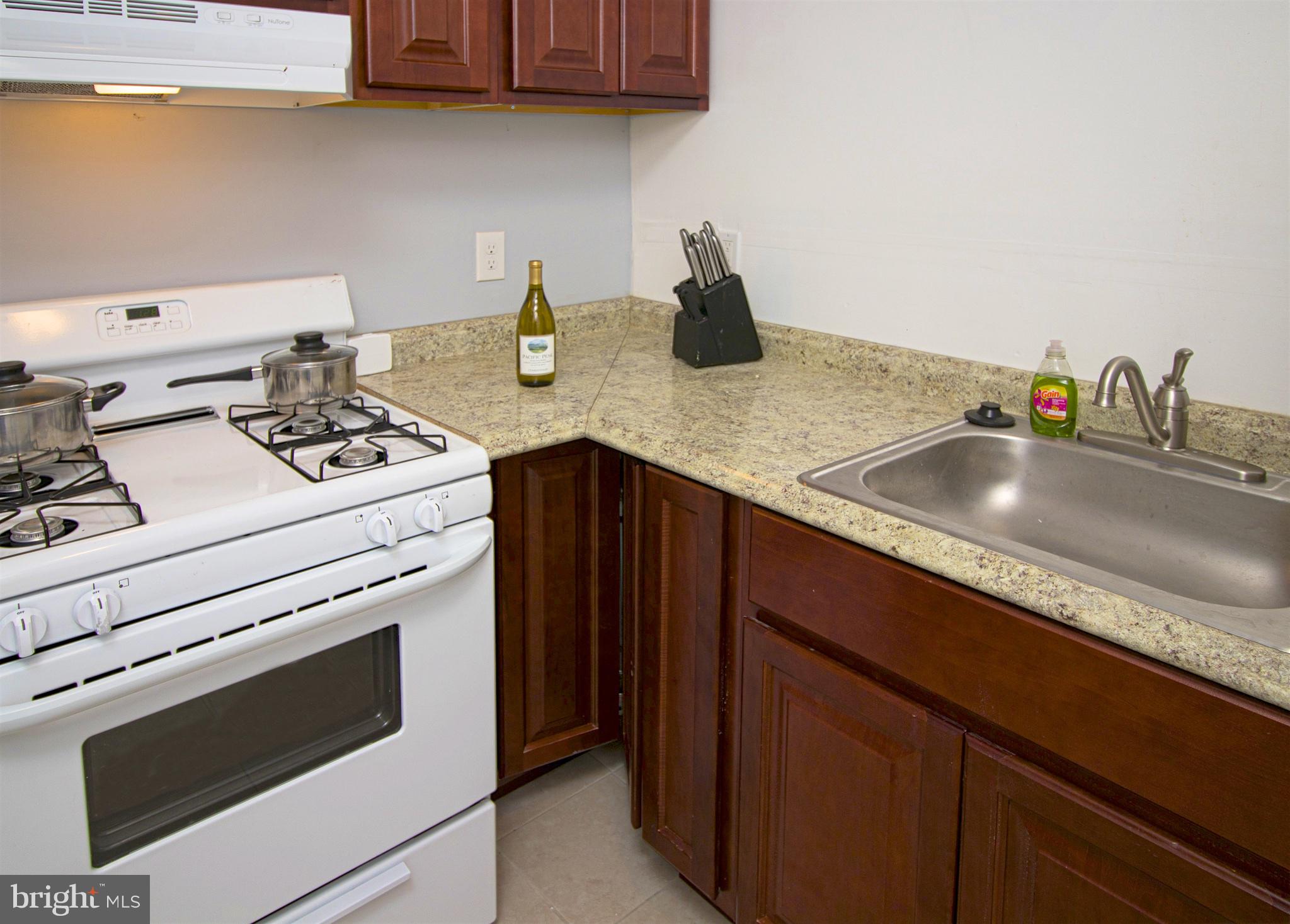 OLD GOUCHER - Residential Lease