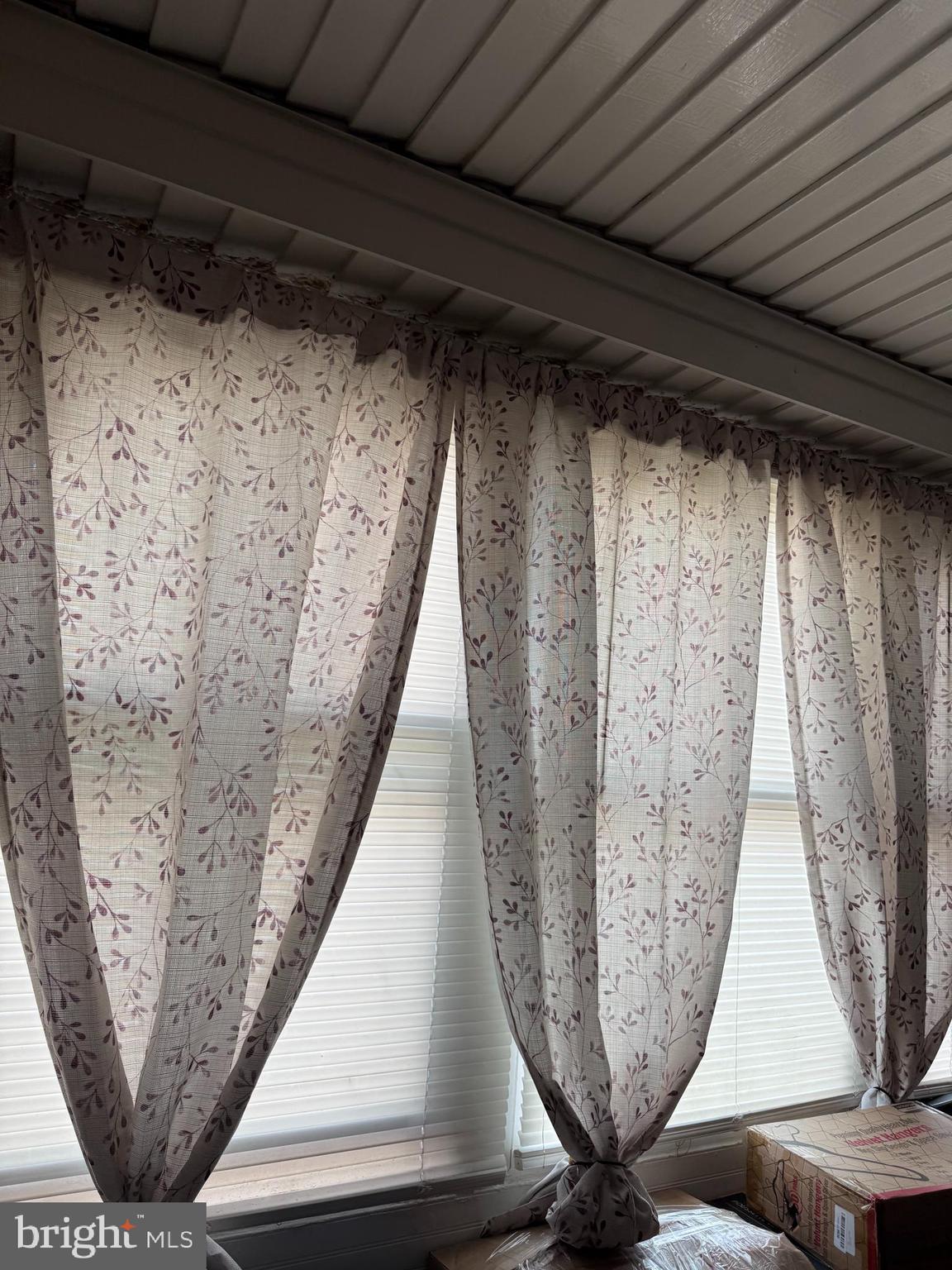 LAWNDALE - Residential