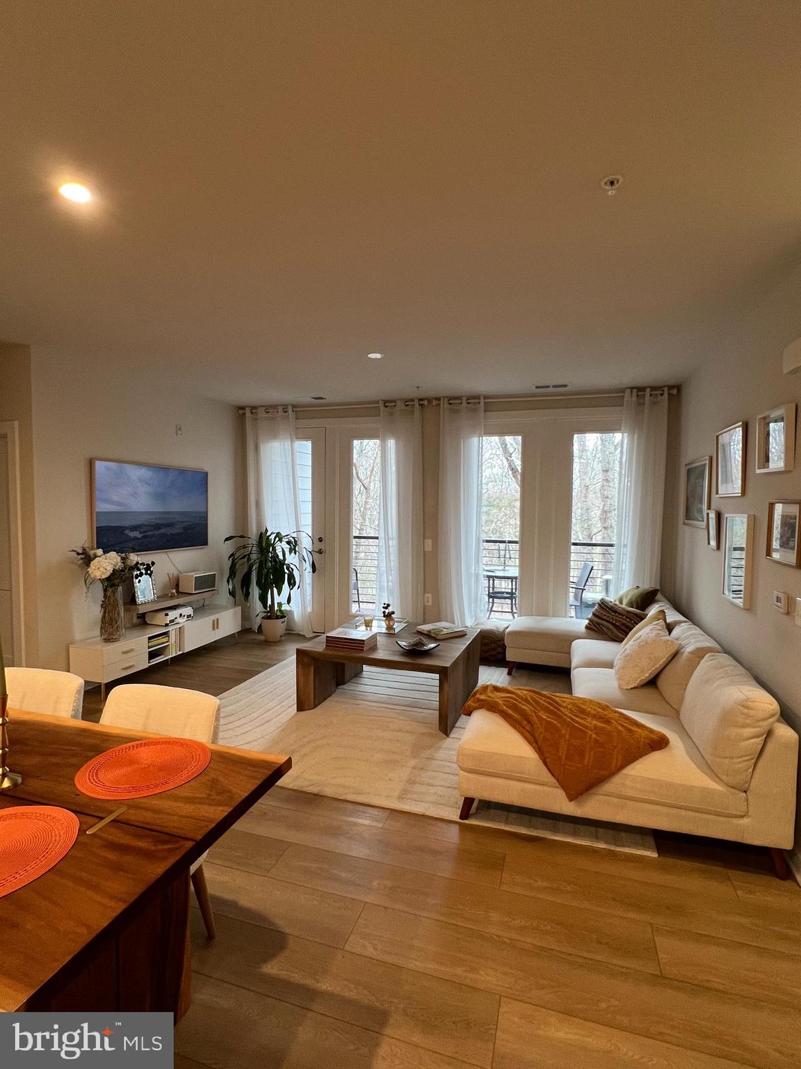 TALL OAKS - Residential Lease