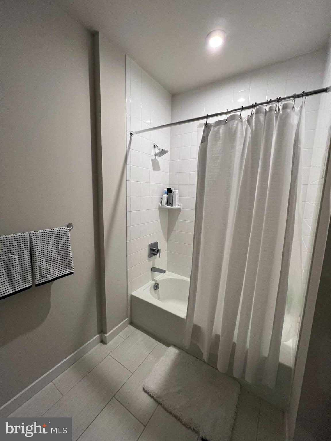 TALL OAKS - Residential Lease