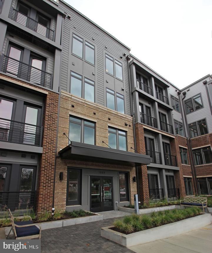 TALL OAKS - Residential Lease