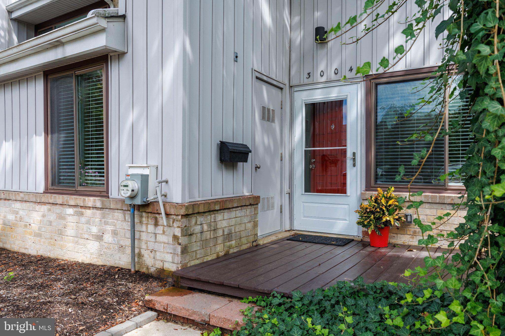 3004 MONTEREY COURT