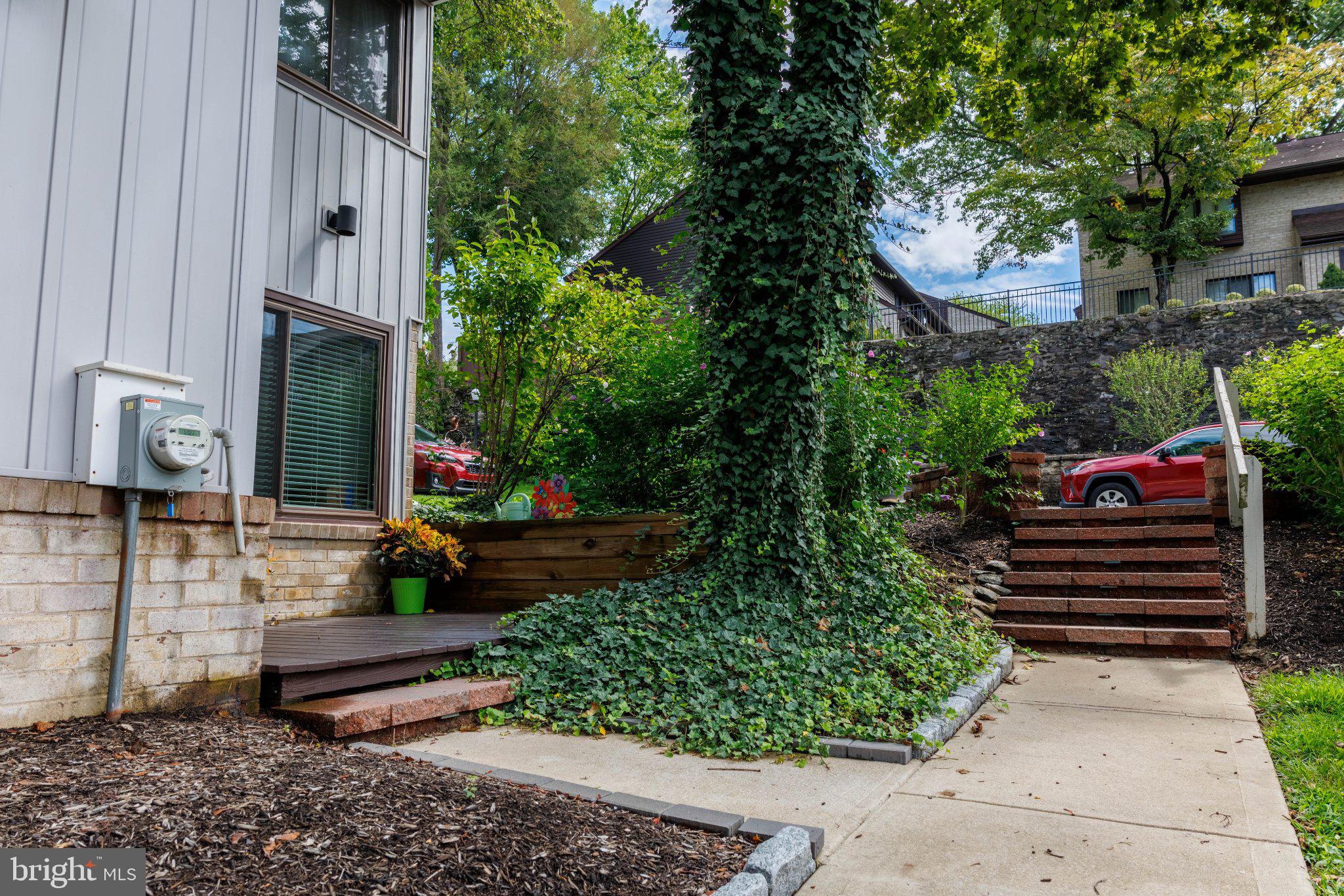 3004 MONTEREY COURT