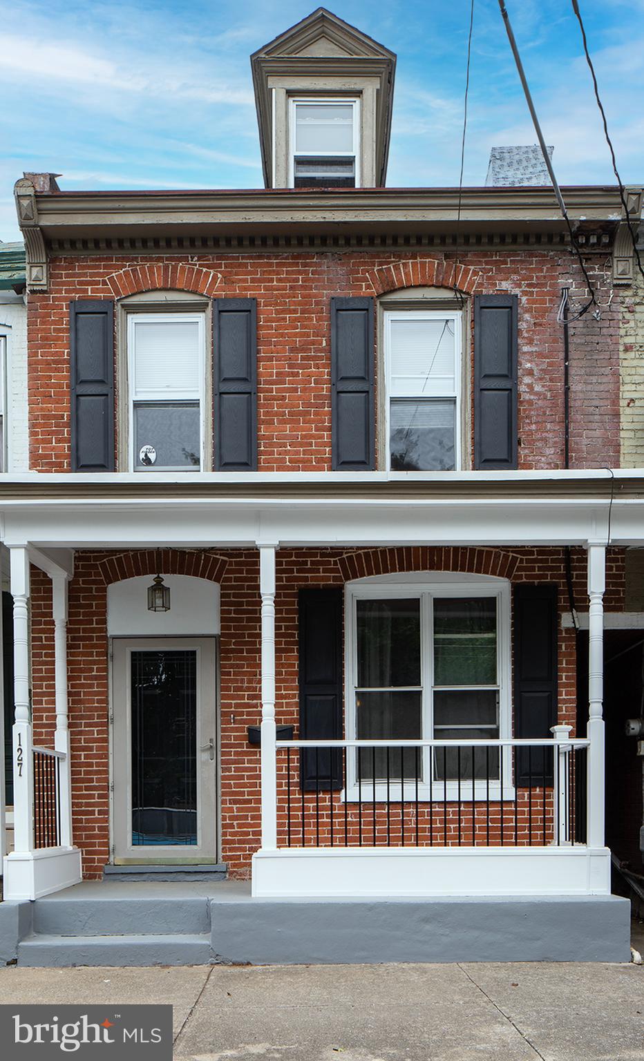 3 BEDROOM 1.5 BATH in CARLISE AREA SCHOOL DISTRICT. BONUS ROOM ON 3RD FLOOR COULD BE 4TH BEDROOM OR OFFICE, ETC. LAUNDRY ON MAIN FLOOR. SECURITY DEPOSIT $16000. RENT $1600. PETS NEGOTIABLE and NO SMOKING IN UNIT. TENANT PAYS ELECTRIC, GAS AND RENTER'S INSURANCE. LANDLORD PAYS WATER, SEWER, TRASH, GRASS AND SNOW REMOVAL. MINIMUM CREDIT SCORE REQUIREMENTS and DEBIT TO INCOME REQUIREMENTS. AVAILABLE IMMEDIATELY