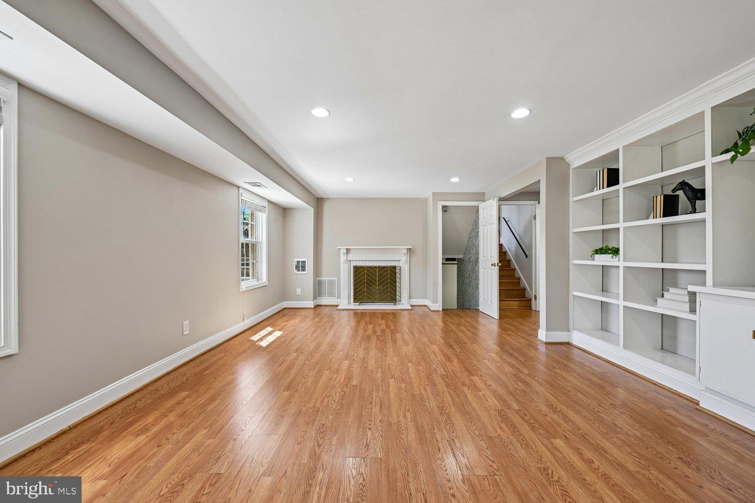 NORTHWEST BRANCH ESTATES - Residential