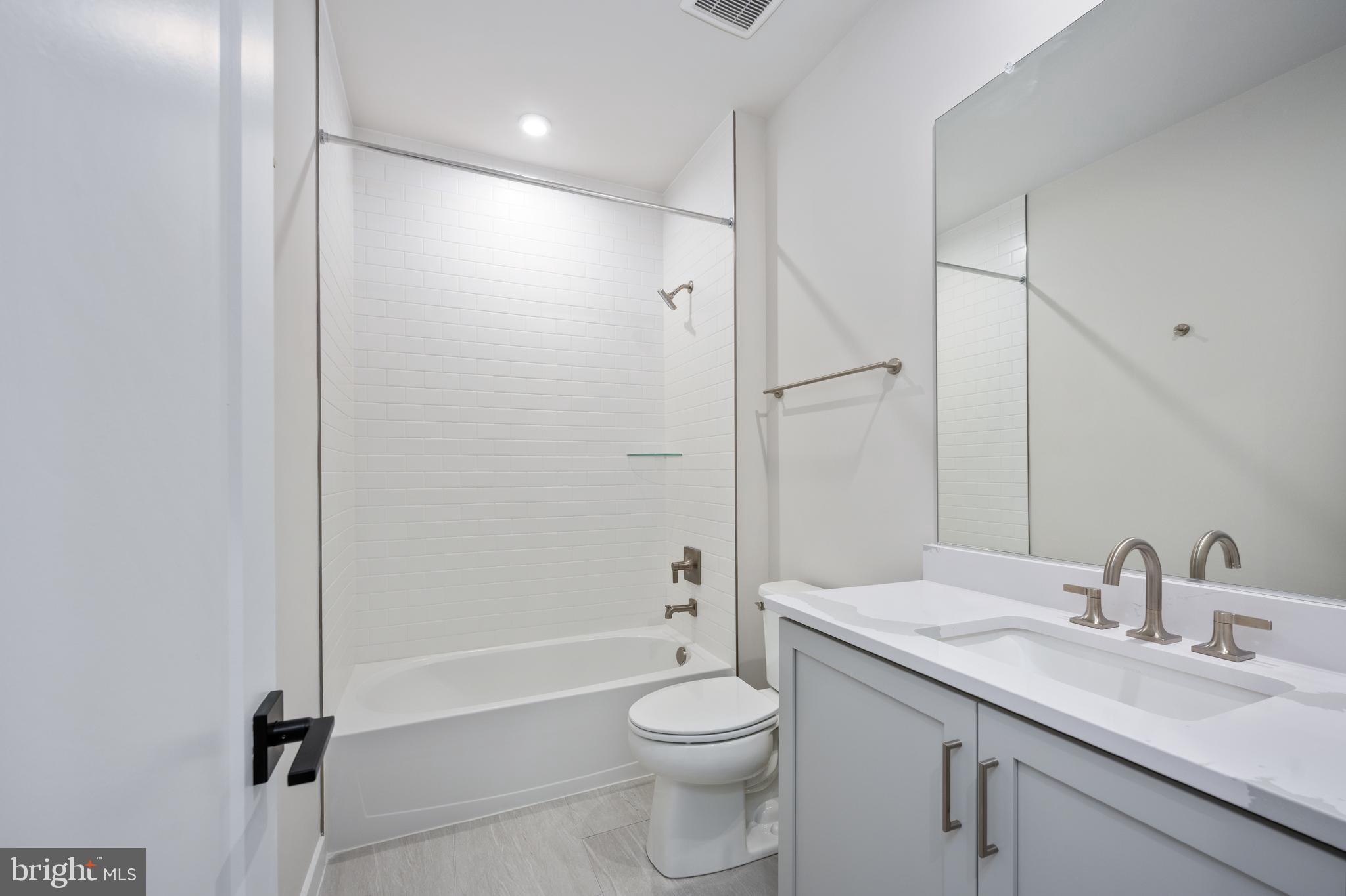 COMMONWEALTH PLACE AT WESTFIELDS - Residential