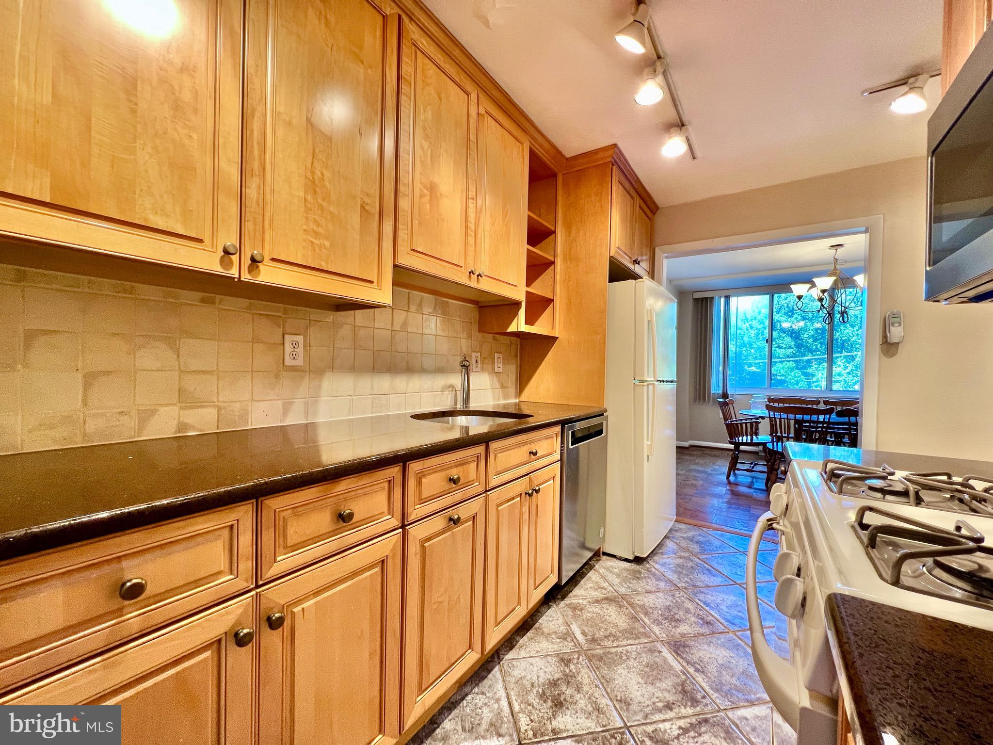 10500 ROCKVILLE PIK 401