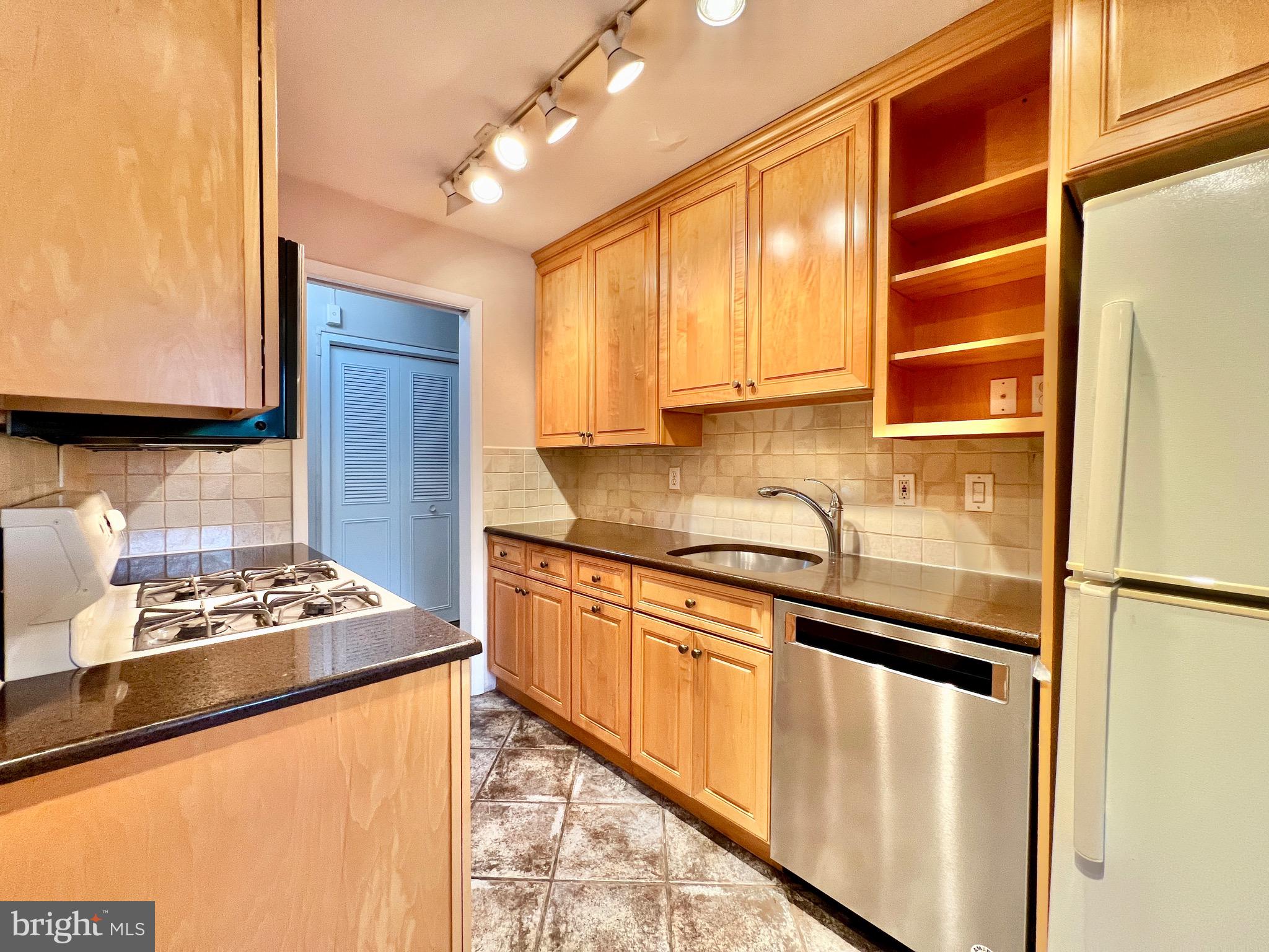 10500 ROCKVILLE PIK 401