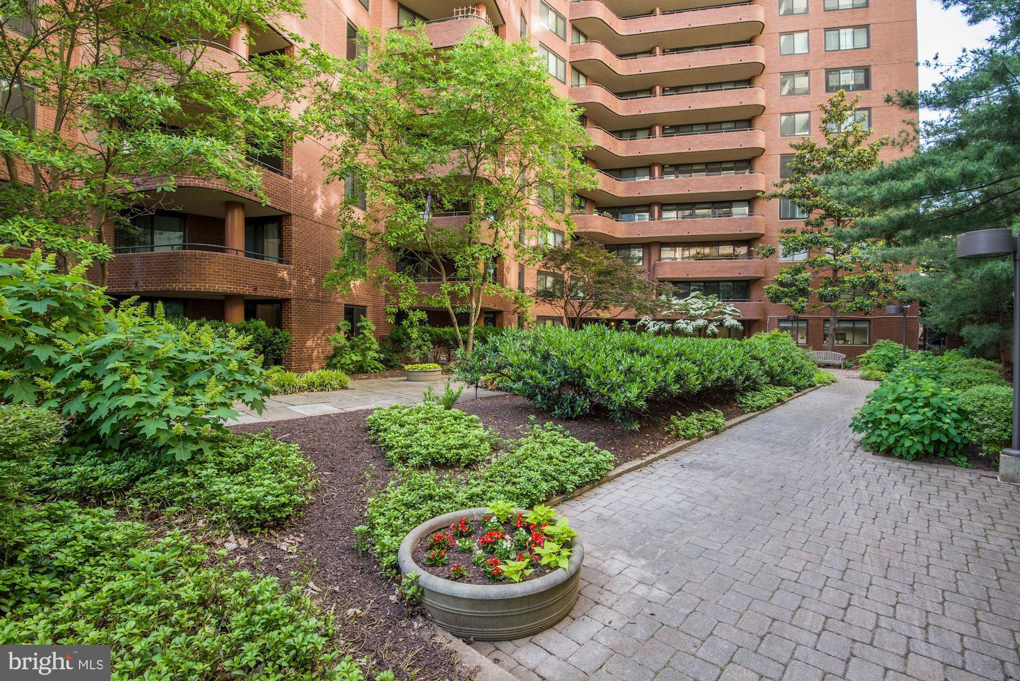 THE CARLETON OF CHEVY CHASE - Residential