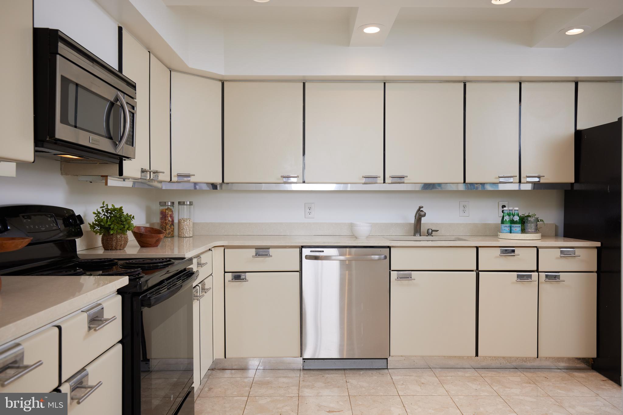 THE CARLETON OF CHEVY CHASE - Residential