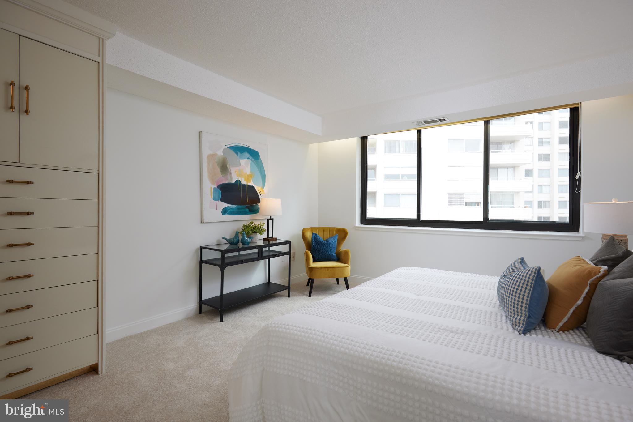 THE CARLETON OF CHEVY CHASE - Residential