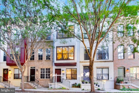 Townhouse For Sale - 5724 45th Avenue<br/> HYATTSVILLE, MD 20781