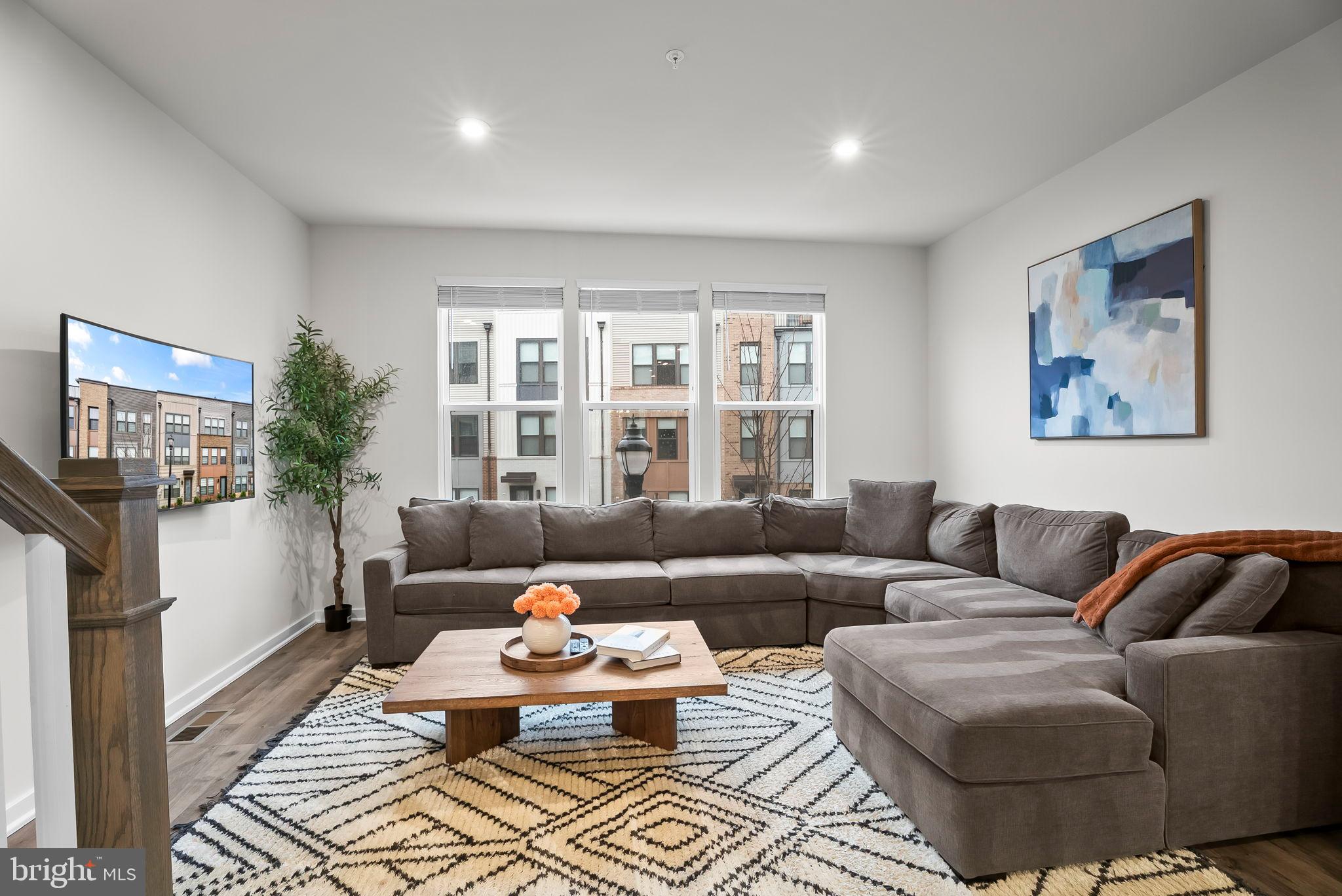 HYATTSVILLE - Residential