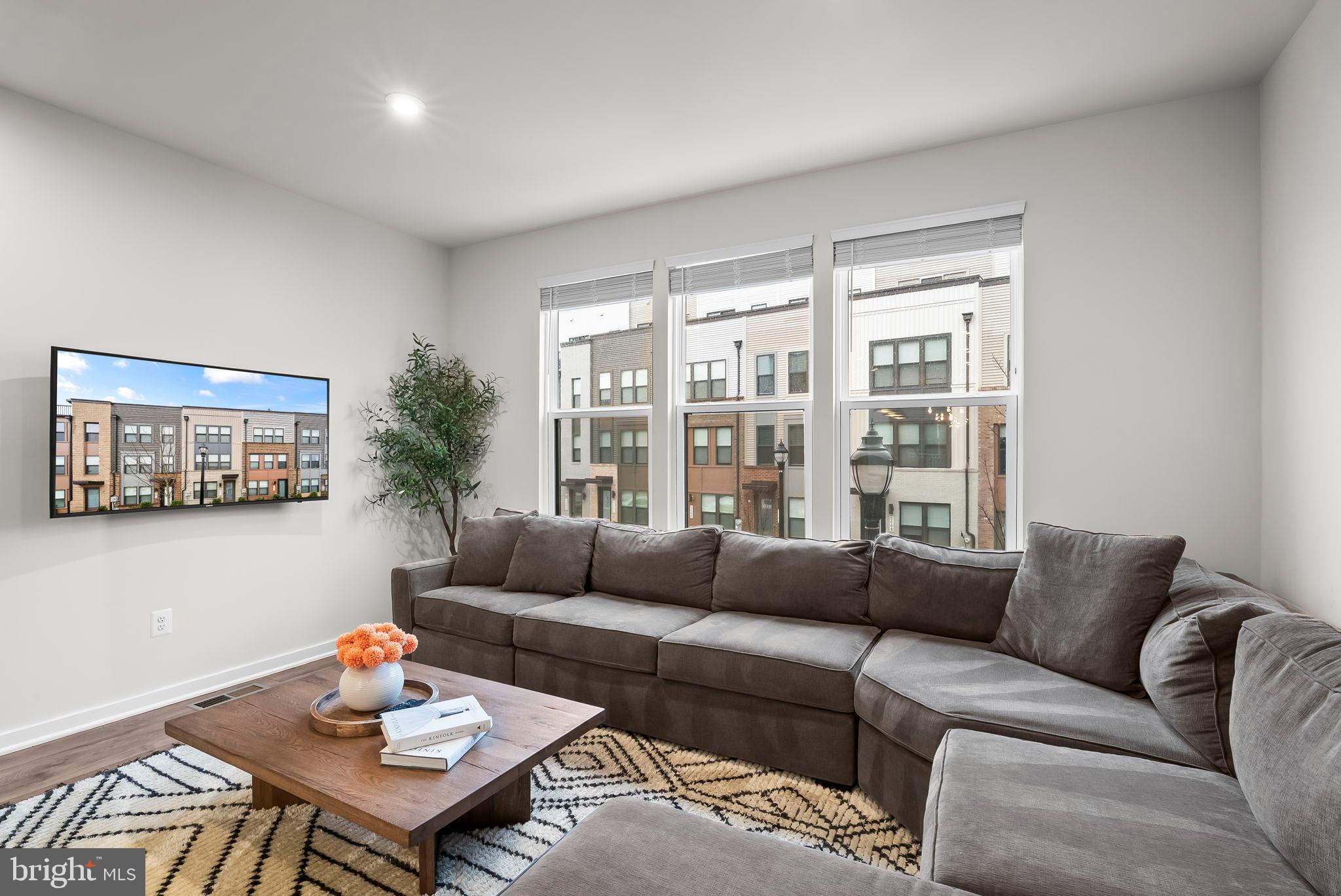 HYATTSVILLE - Residential