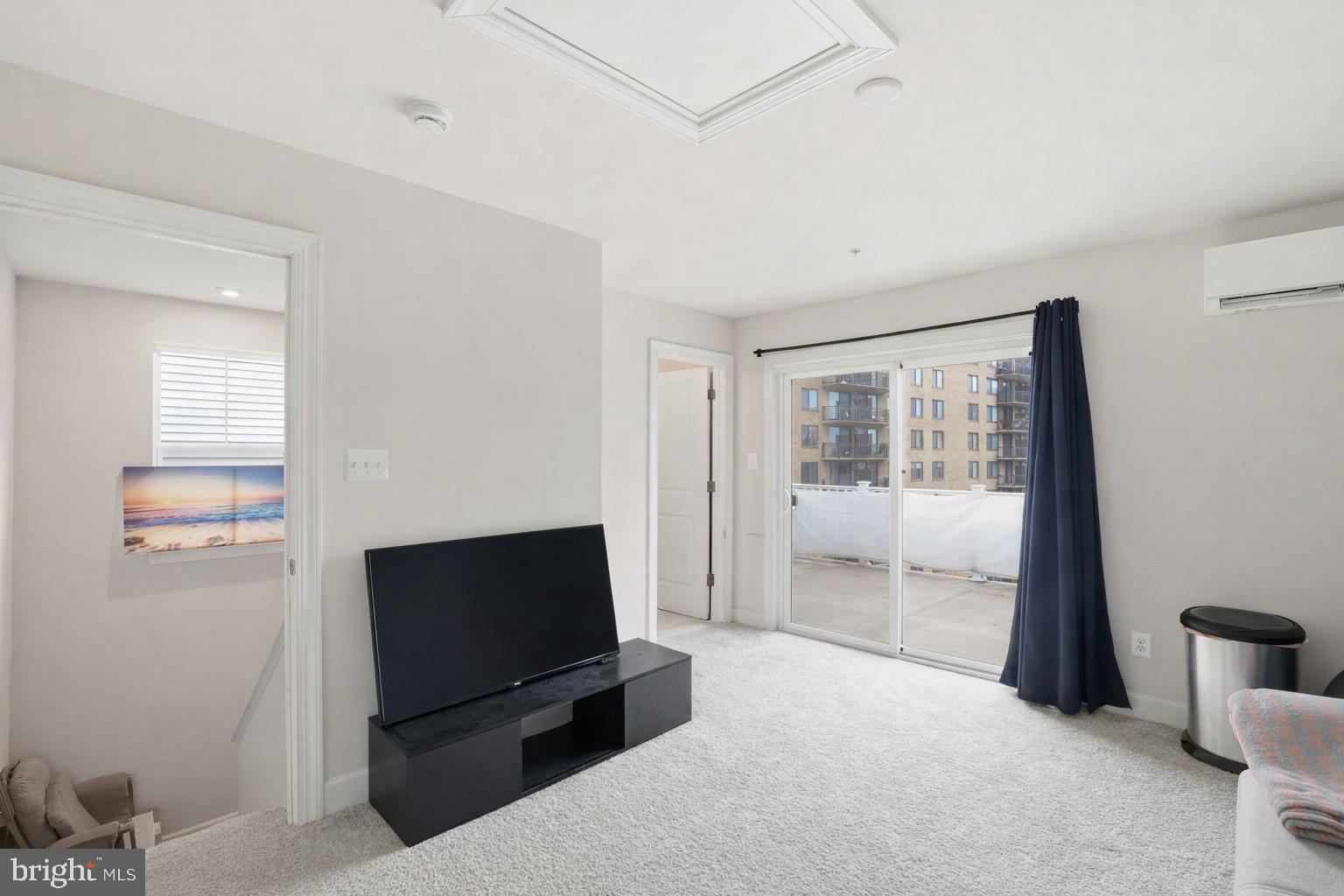 GATEWAY WEST - Residential