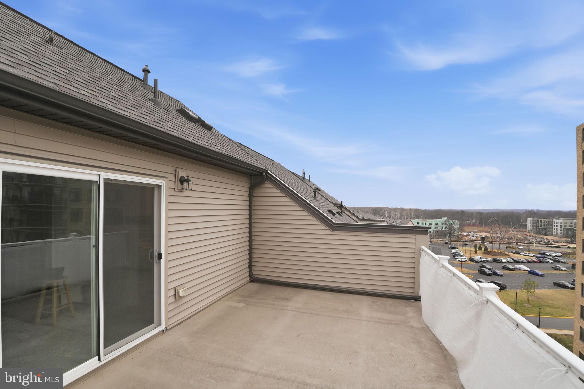 GATEWAY WEST - Residential