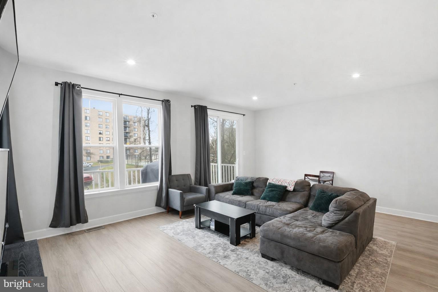 GATEWAY WEST - Residential