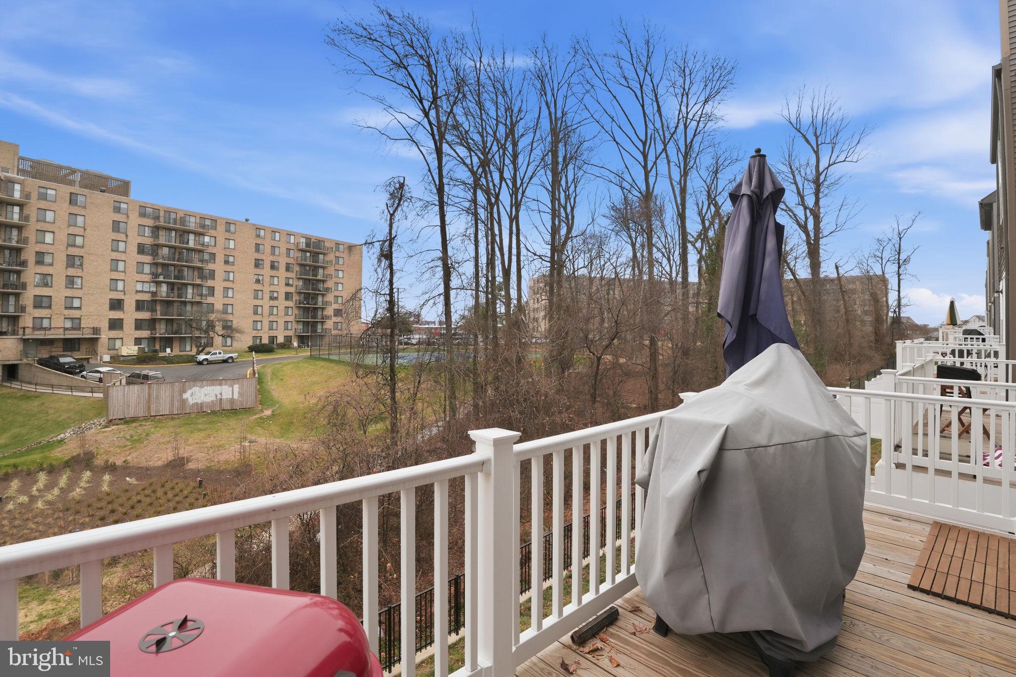 GATEWAY WEST - Residential