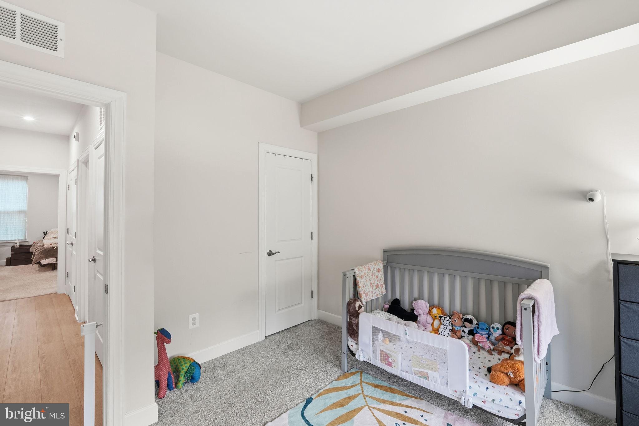 GATEWAY WEST - Residential