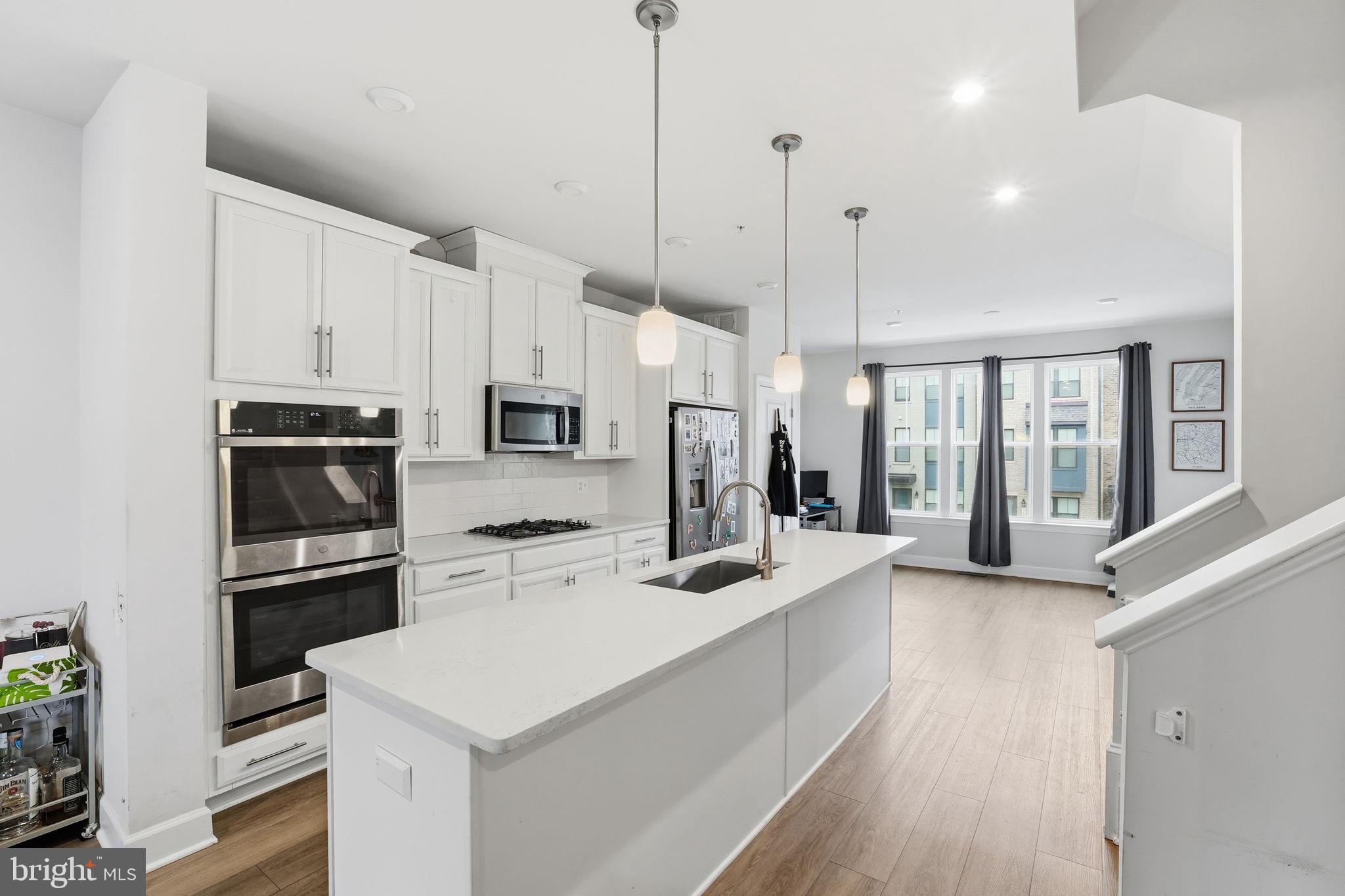 GATEWAY WEST - Residential