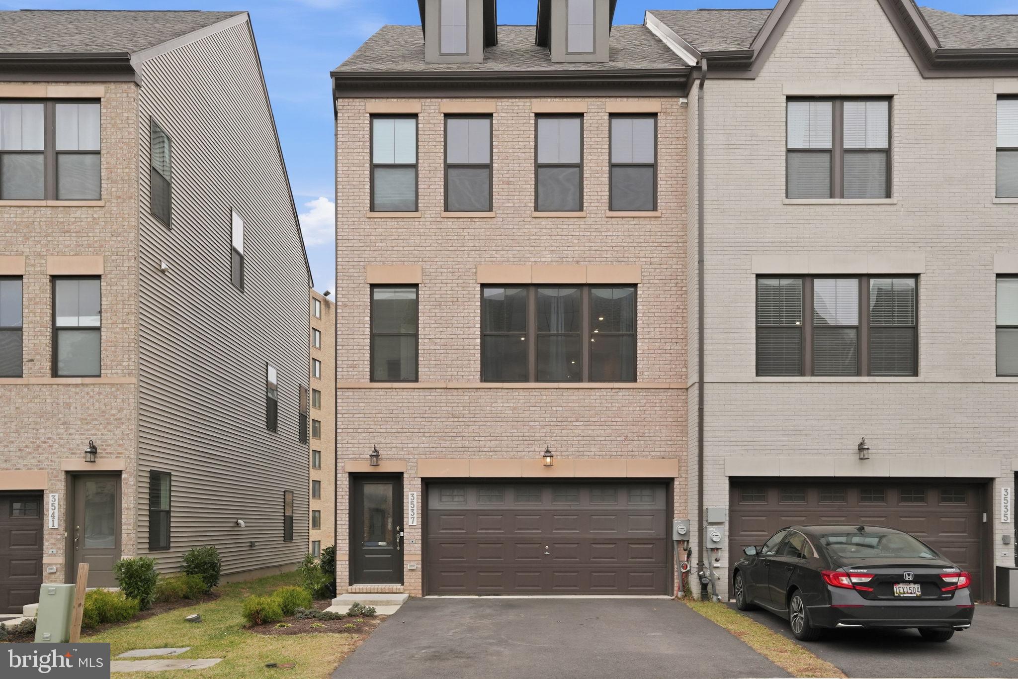 GATEWAY WEST - Residential