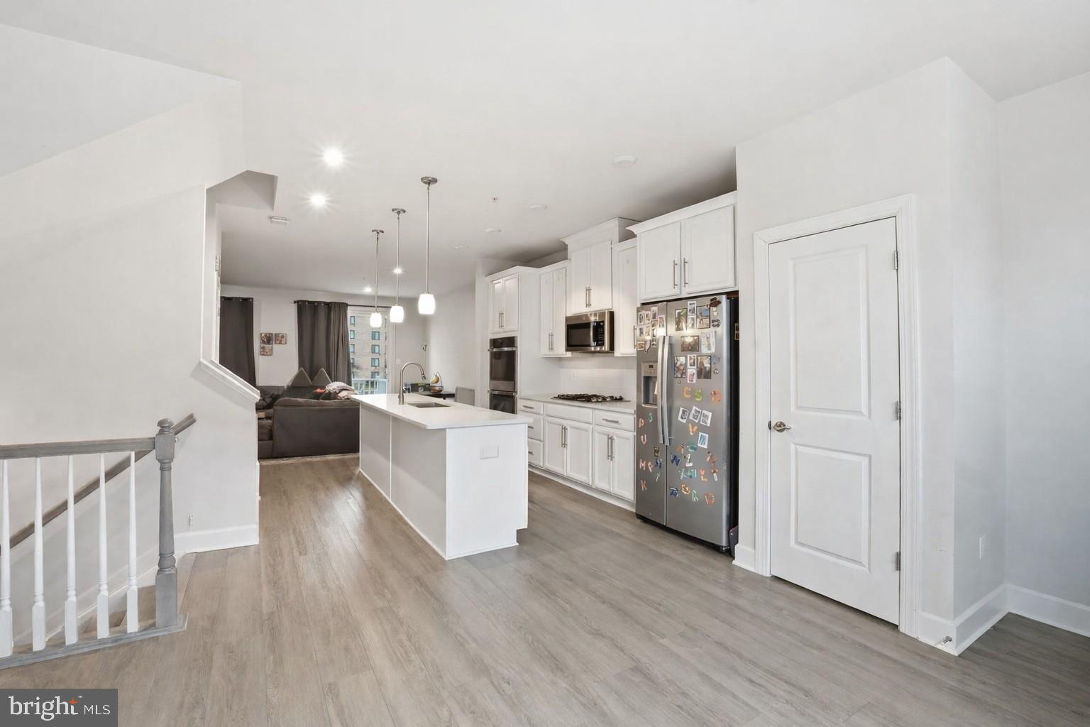 GATEWAY WEST - Residential