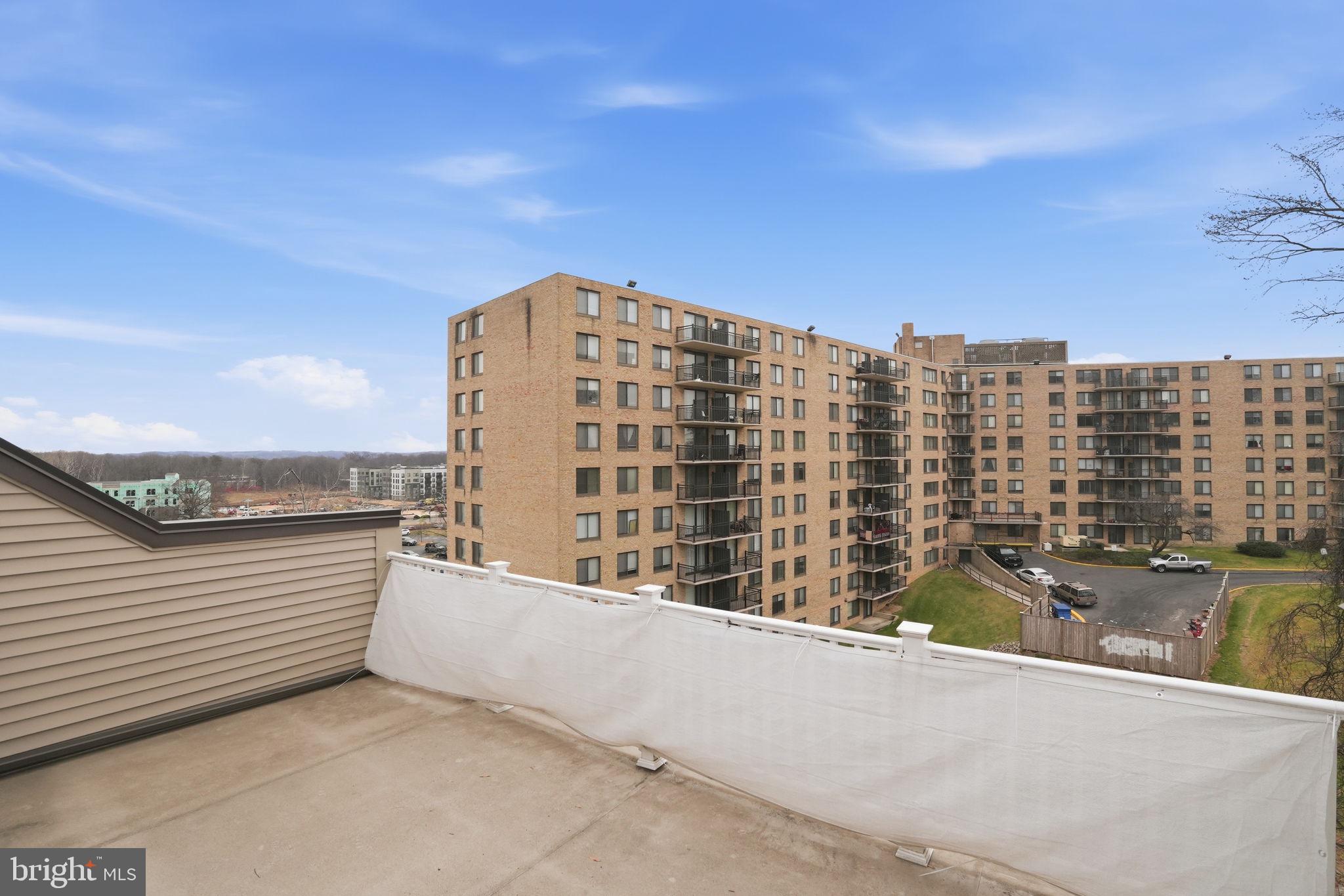 GATEWAY WEST - Residential