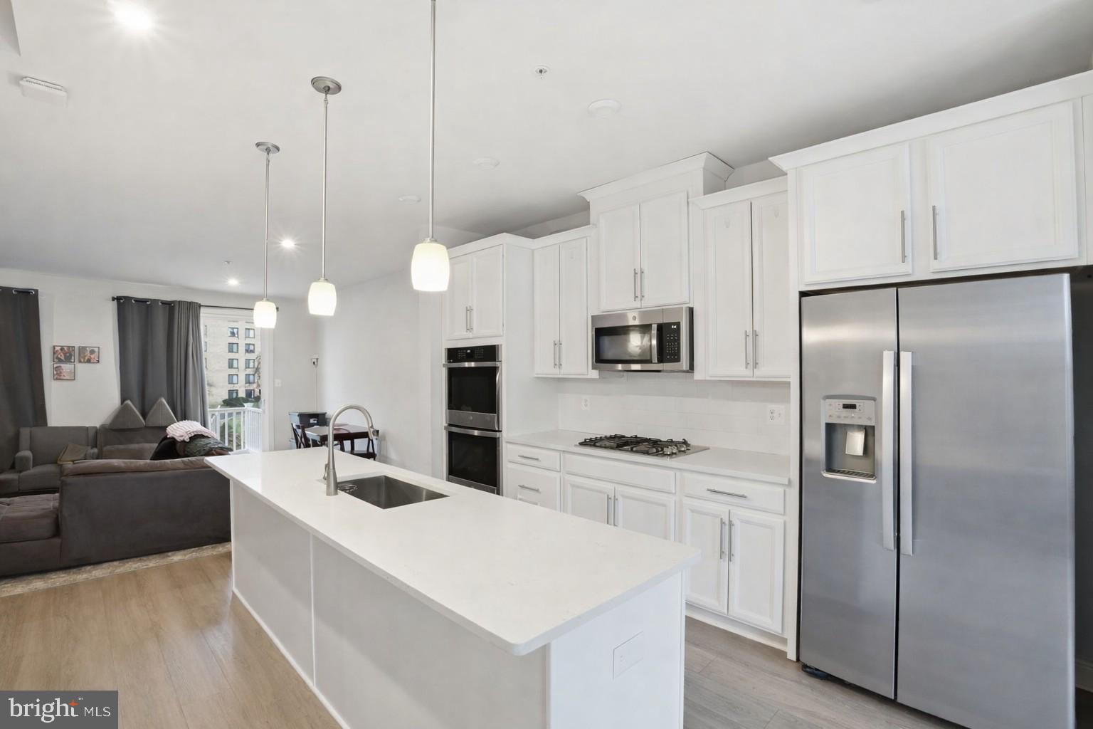 GATEWAY WEST - Residential