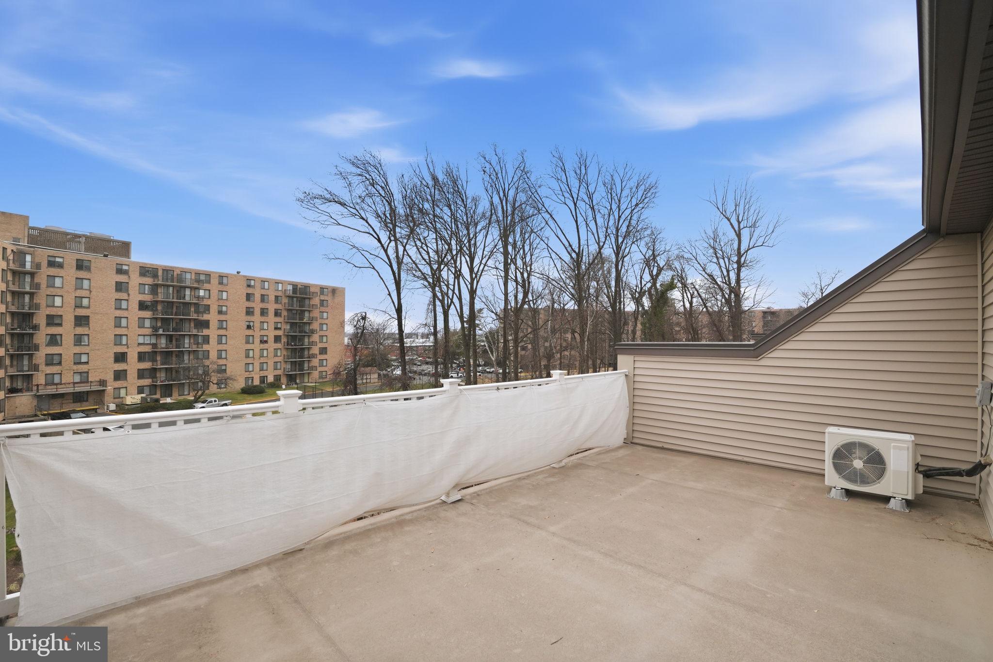 GATEWAY WEST - Residential