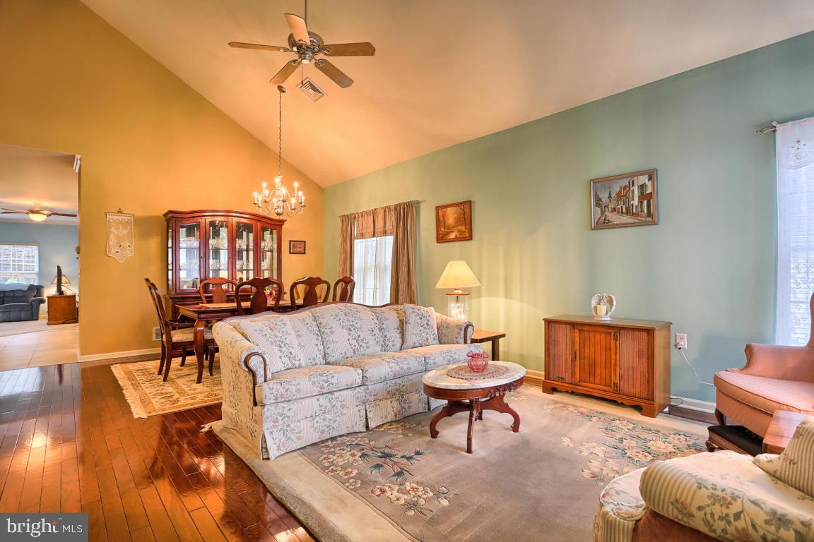 VILLAGE GRANDE - Residential