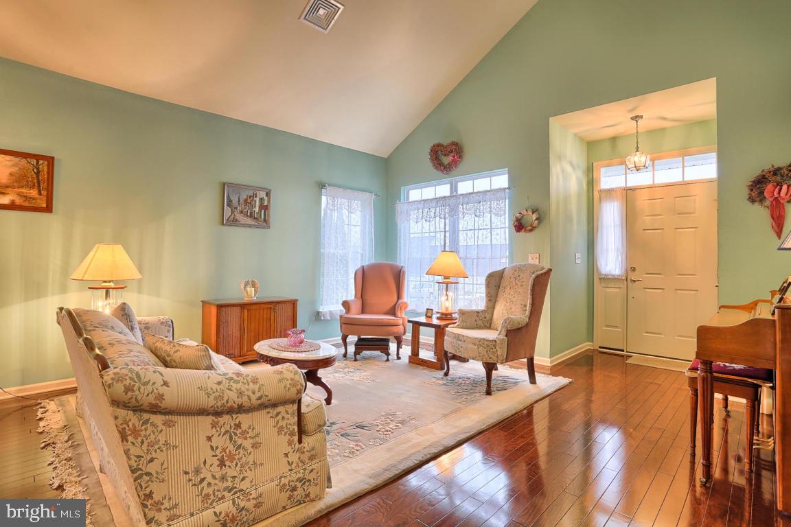 VILLAGE GRANDE - Residential