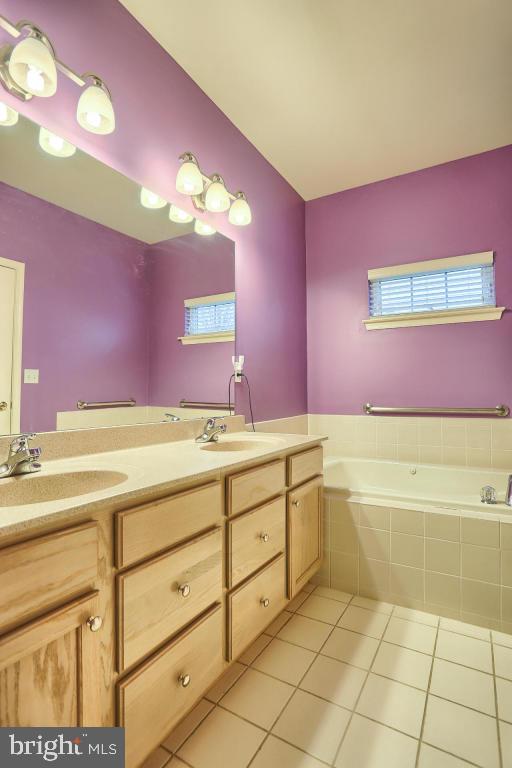 VILLAGE GRANDE - Residential